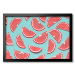Obraz w ramie Plastry różowych pokrojonych owoców tropikalnych - kompozycja otwarta