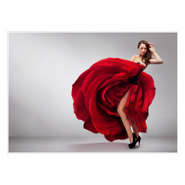 Piękna kobieta w czerwonej sukni