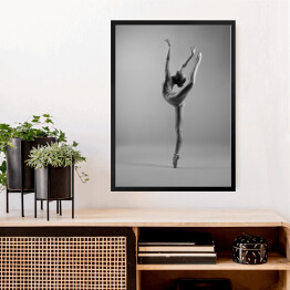 Obraz w ramie Ballerina w butach pointe taniec w studio