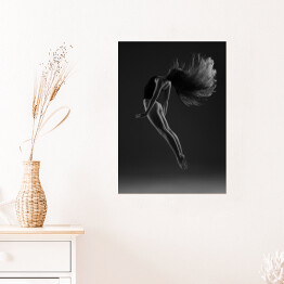 Plakat samoprzylepny Balerina z długimi włosami skacze 