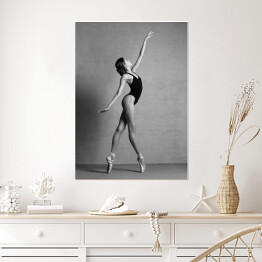 Plakat Ballerina w pointe shoes taniec w czarnym stroju