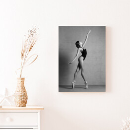Obraz klasyczny Ballerina w pointe shoes taniec w czarnym stroju