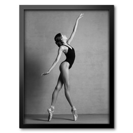 Obraz w ramie Ballerina w pointe shoes taniec w czarnym stroju