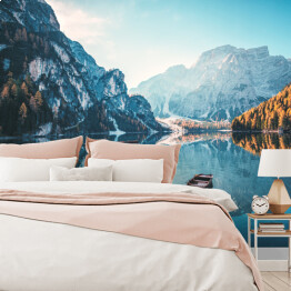 Fototapeta Łodzie na jeziorze Braies ( Pragser Wildsee ) w Dolomitach, Sudtirol, Włochy