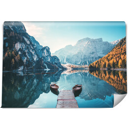 Fototapeta samoprzylepna Łodzie na jeziorze Braies ( Pragser Wildsee ) w Dolomitach, Sudtirol, Włochy