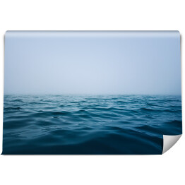 Fototapeta samoprzylepna Błękit oceanu w mglisty dzień