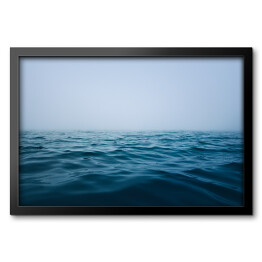 Obraz w ramie Błękit oceanu w mglisty dzień