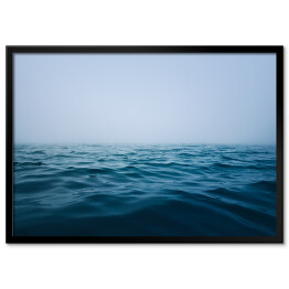 Plakat w ramie Błękit oceanu w mglisty dzień