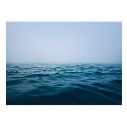 Plakat samoprzylepny Błękit oceanu w mglisty dzień