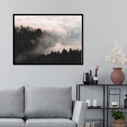 Plakat w ramie Mgła nad lasem na wzgórzach