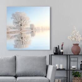 Obraz na płótnie Oszronione drzewa nad pokrytą lodem rzeką