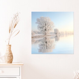 Plakat samoprzylepny Oszronione drzewa nad pokrytą lodem rzeką