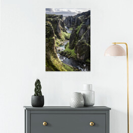 Plakat samoprzylepny Górski wąwóz z rzeką, Islandia