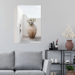 Plakat samoprzylepny Piękny wazon z kwiatami cienie na ścianie. Kreatywny, minimalny, stylizowany koncept dla blogerów.