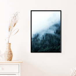 Plakat w ramie Ośnieżone drzewa na wzgórzu we mgle