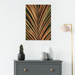 Plakat Zbliżenie złotego liścia palmowego na abstrakcyjnym ciemnozielonym teksturowanym tle. Tropikalny konceptualny luksusowy elegancki modny art deco letnie tło. Flat lay. Symetryczna kompozycja