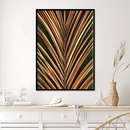 Plakat w ramie Zbliżenie złotego liścia palmowego na abstrakcyjnym ciemnozielonym teksturowanym tle. Tropikalny konceptualny luksusowy elegancki modny art deco letnie tło. Flat lay. Symetryczna kompozycja