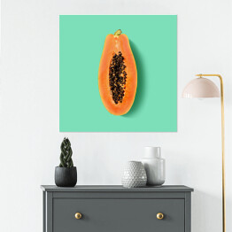 Plakat samoprzylepny Przekrojona papaya na miętowym tle