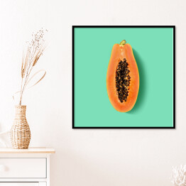 Plakat w ramie Przekrojona papaya na miętowym tle