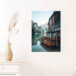 Plakat samoprzylepny Jezioro w górach i drewniana łódź