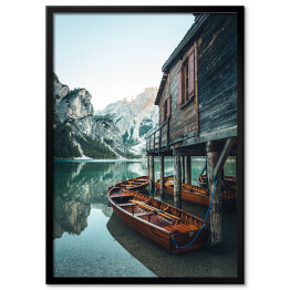 Plakat w ramie Jezioro w górach i drewniana łódź