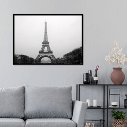 Plakat w ramie Wieża Eiffla w pochmurny dzień w Paryżu
