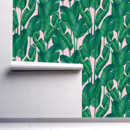 Tapeta samoprzylepna w rolce Świeże zielone liście bananowca na różowym tle. Tropikalna zieleń bezszwowe wzór