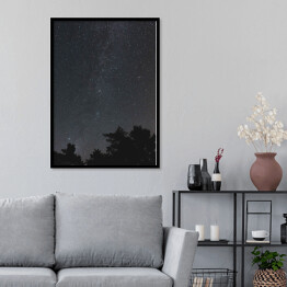 Plakat w ramie Niebo pełne gwiazd nad skandynawskim lasem
