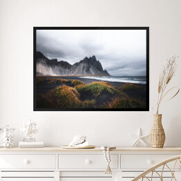Obraz w ramie Islandzki skalisty brzeg morza we mgle