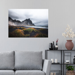 Plakat Islandzki skalisty brzeg morza we mgle