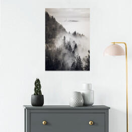 Plakat samoprzylepny Skandynawski las we mgle monochrom. Czarno biały krajobraz