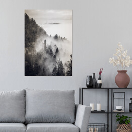 Plakat samoprzylepny Skandynawski las we mgle monochrom. Czarno biały krajobraz