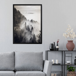 Obraz w ramie Skandynawski las we mgle monochrom. Czarno biały krajobraz
