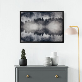Obraz w ramie Piękny mglisty las w ujęciu monochromatycznym