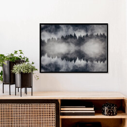 Plakat w ramie Piękny mglisty las w ujęciu monochromatycznym