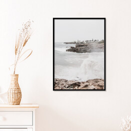 Plakat w ramie Nadmorska wioska skały fale oceaniczne burza. Kreatywny, minimalny, jasny i przewiewny stylizowany koncept.