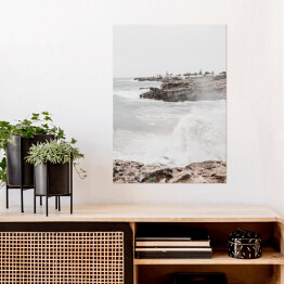 Plakat samoprzylepny Nadmorska wioska skały fale oceaniczne burza. Kreatywny, minimalny, jasny i przewiewny stylizowany koncept.