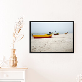 Obraz w ramie Drewniana łódź na plaży nad Morzem Bałtyckim we mgle