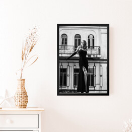 Obraz w ramie Podróż do Paryża. Czarno biała fotografia kobiety