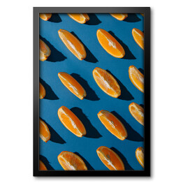 Obraz w ramie Dekoracja w kolorze Classic Blue z pomarańczą 