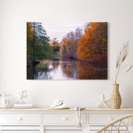 Obraz na płótnie Bajkowy jesienny las nad rzeką