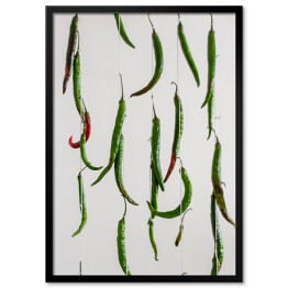Plakat w ramie Dekoracja z papryczkami chilli na jasnym tle