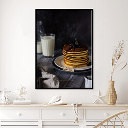 Plakat w ramie Zimowe stylowe śniadanie - pancakes z owocami i szklanką mleka