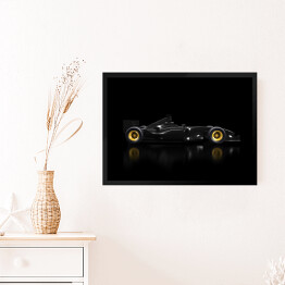 Obraz w ramie Ciemny samochód Formuły 1 na czarnym tle