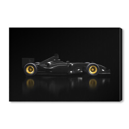 Ciemny samochód Formuły 1 na czarnym tle