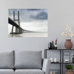 Plakat samoprzylepny Most Marco Polo w Lizbonie we mgle