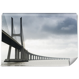 Fototapeta samoprzylepna Most Marco Polo w Lizbonie we mgle