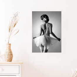 Plakat samoprzylepny Młoda tancerka baletowa w białym ubraniu