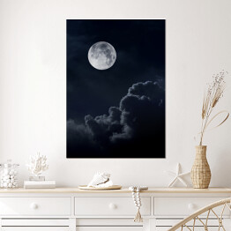Plakat samoprzylepny Pełnia księżyca na pochmurnym niebie