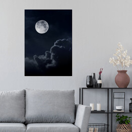 Plakat samoprzylepny Pełnia księżyca na pochmurnym niebie